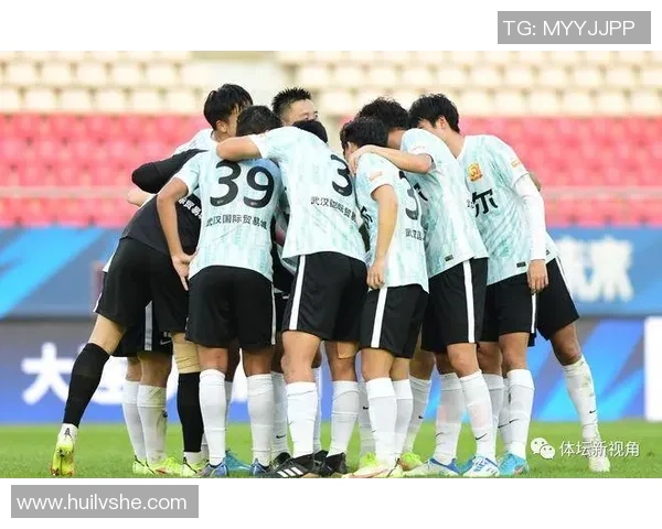 武汉足球队强势领跑邀请赛积分榜积分高达95分展现冠军实力